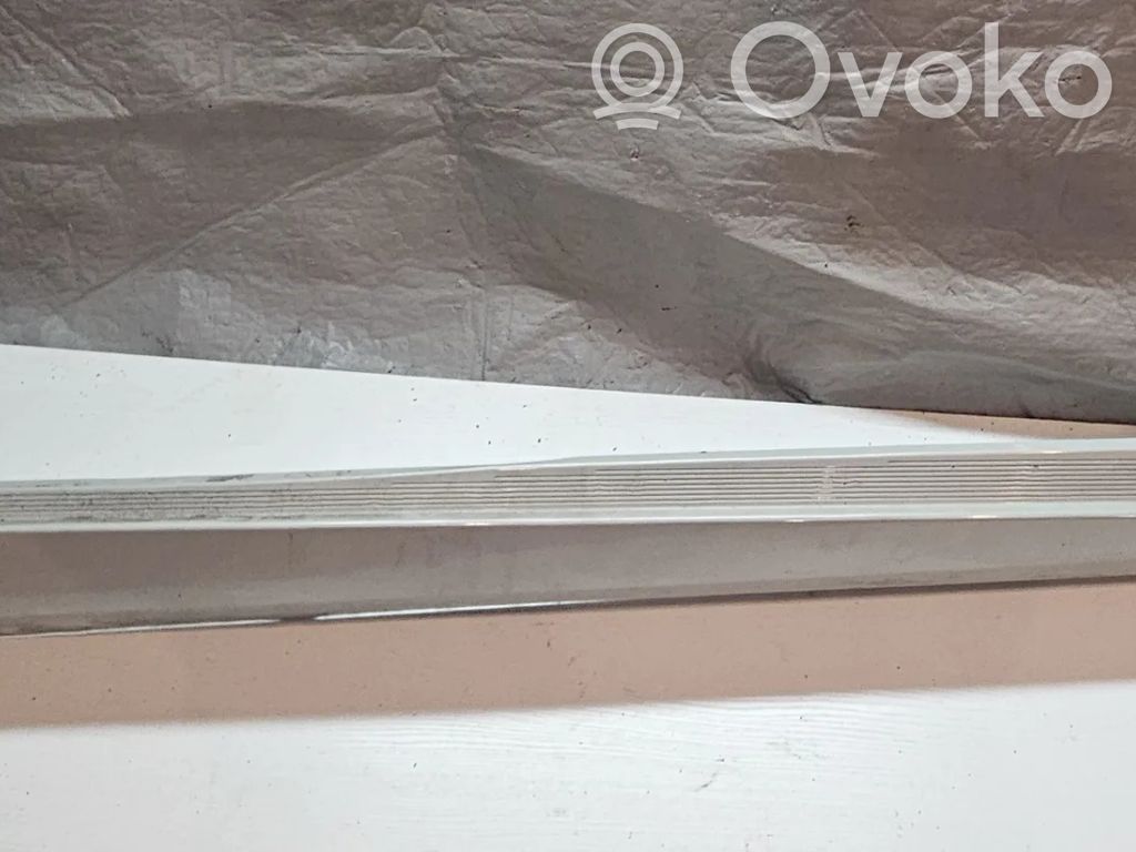 Chrysler Pacifica Sill 