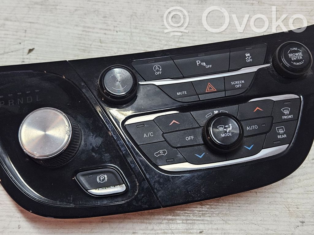 Chrysler Pacifica Climate control unit 