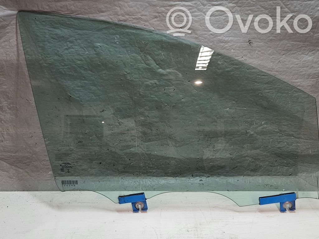 Chrysler Pacifica Front door window glass four-door 