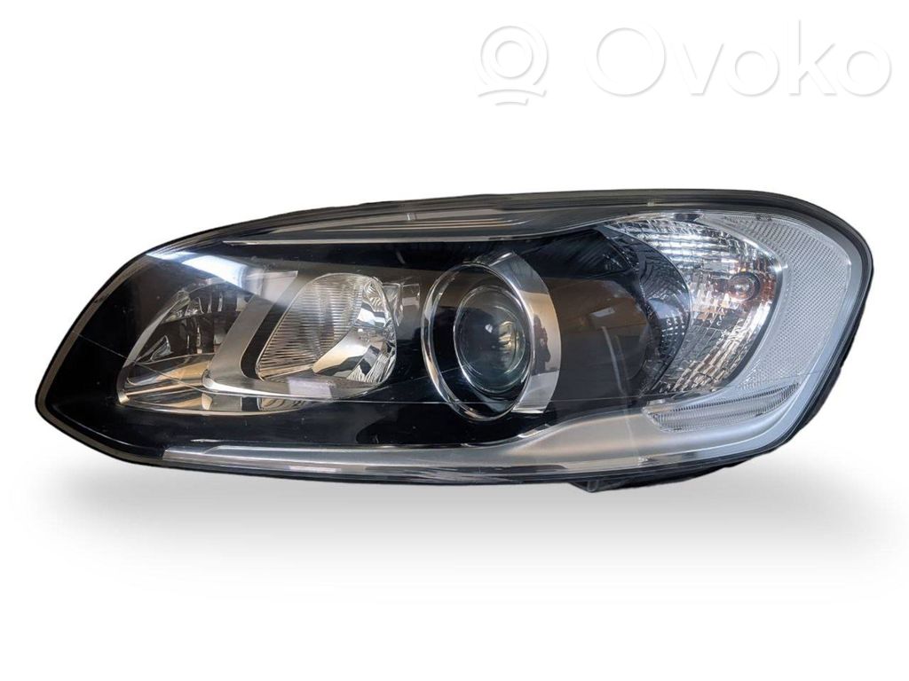 Volvo XC60 Lampa przednia 