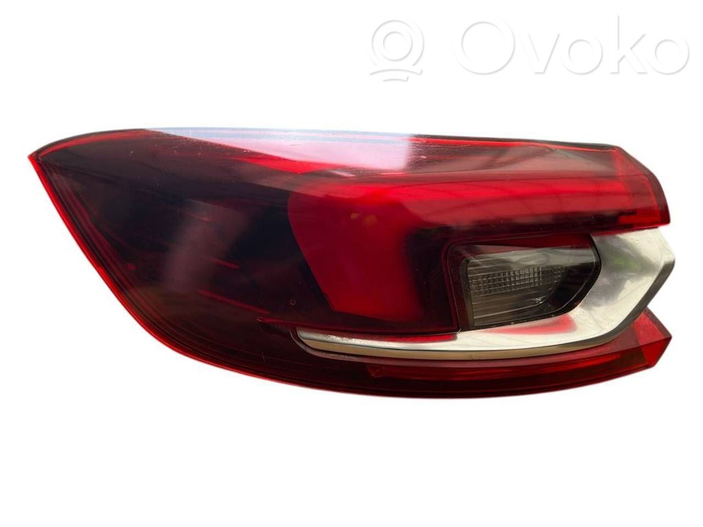 Opel Insignia B Aizmugurējais lukturis virsbūvē 
