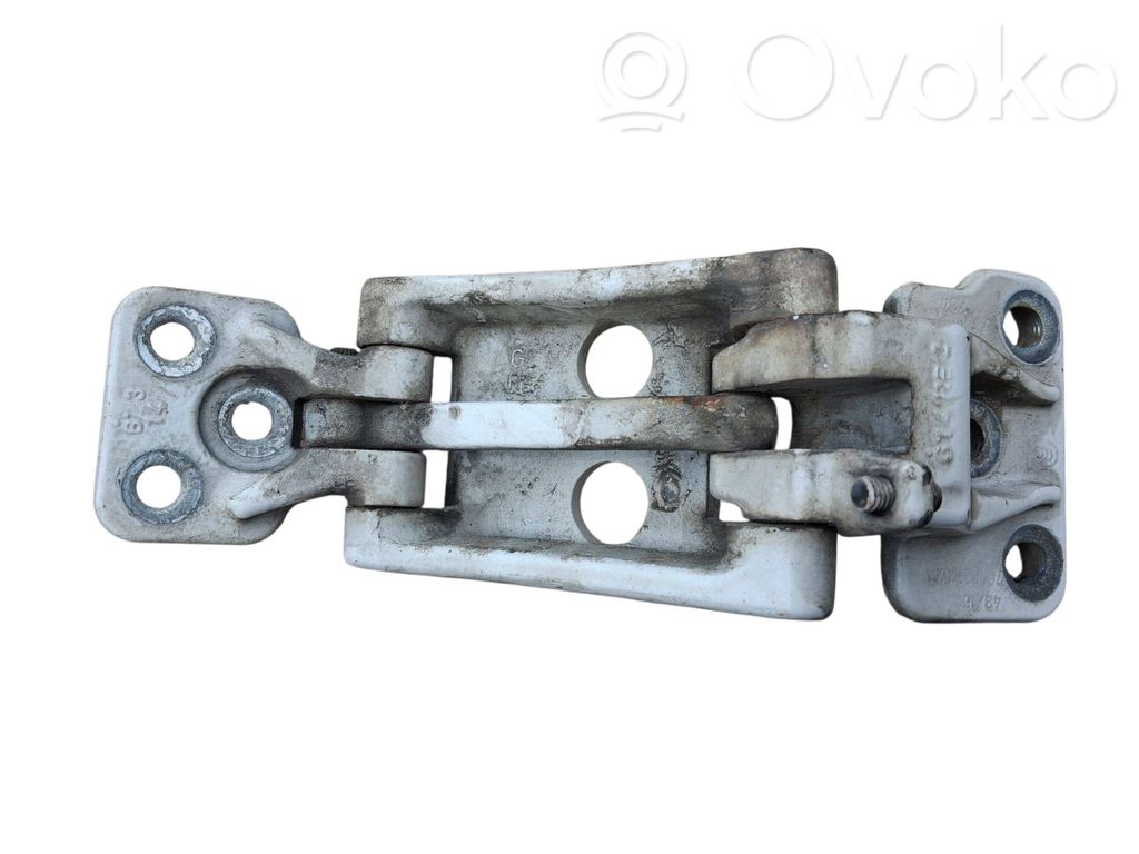 Volkswagen Crafter Rear door lower hinge 