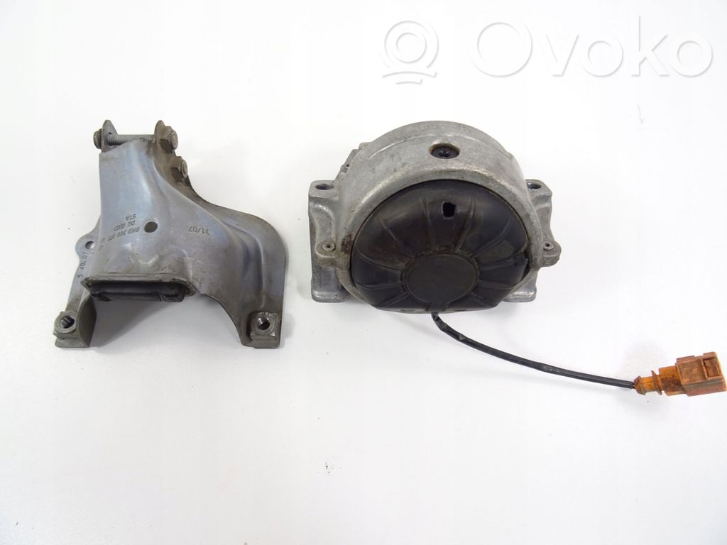 Audi A4 S4 B8 8K Engine mount bracket 
