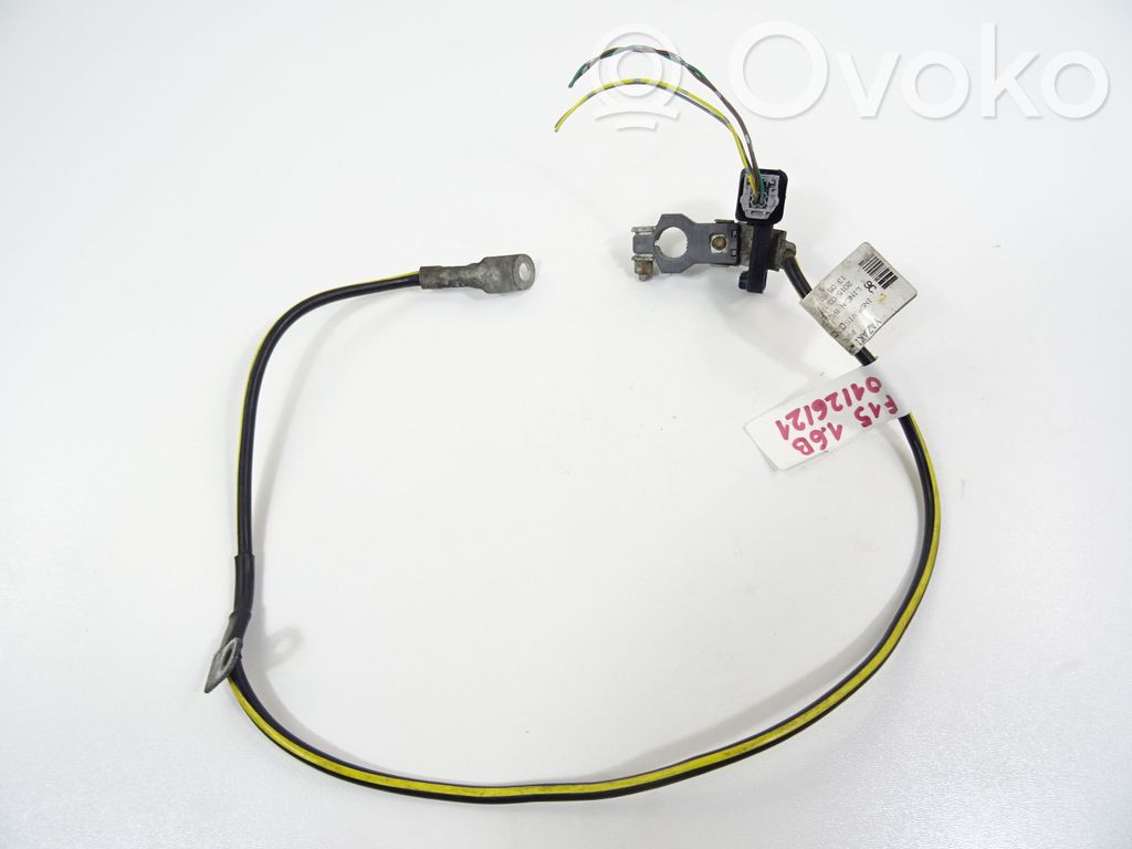 Nissan Juke I F15 Minus / Klema / Przewód akumulatora 