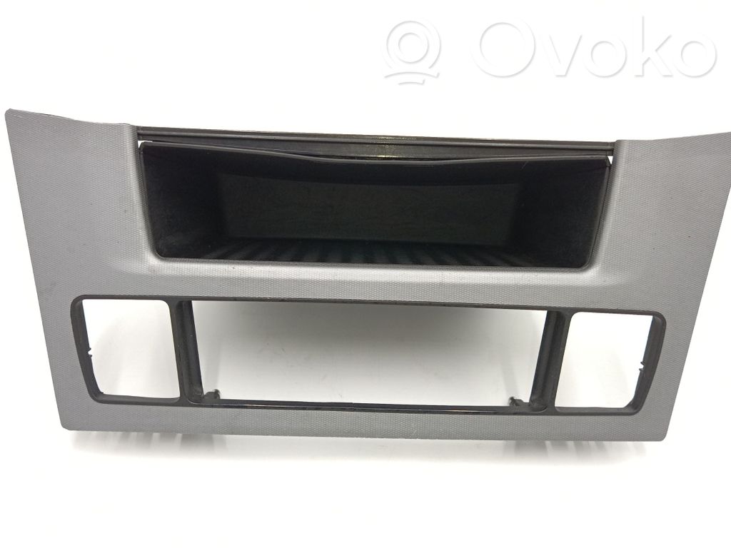 BMW 5 E60 E61 Daiktadėžė 