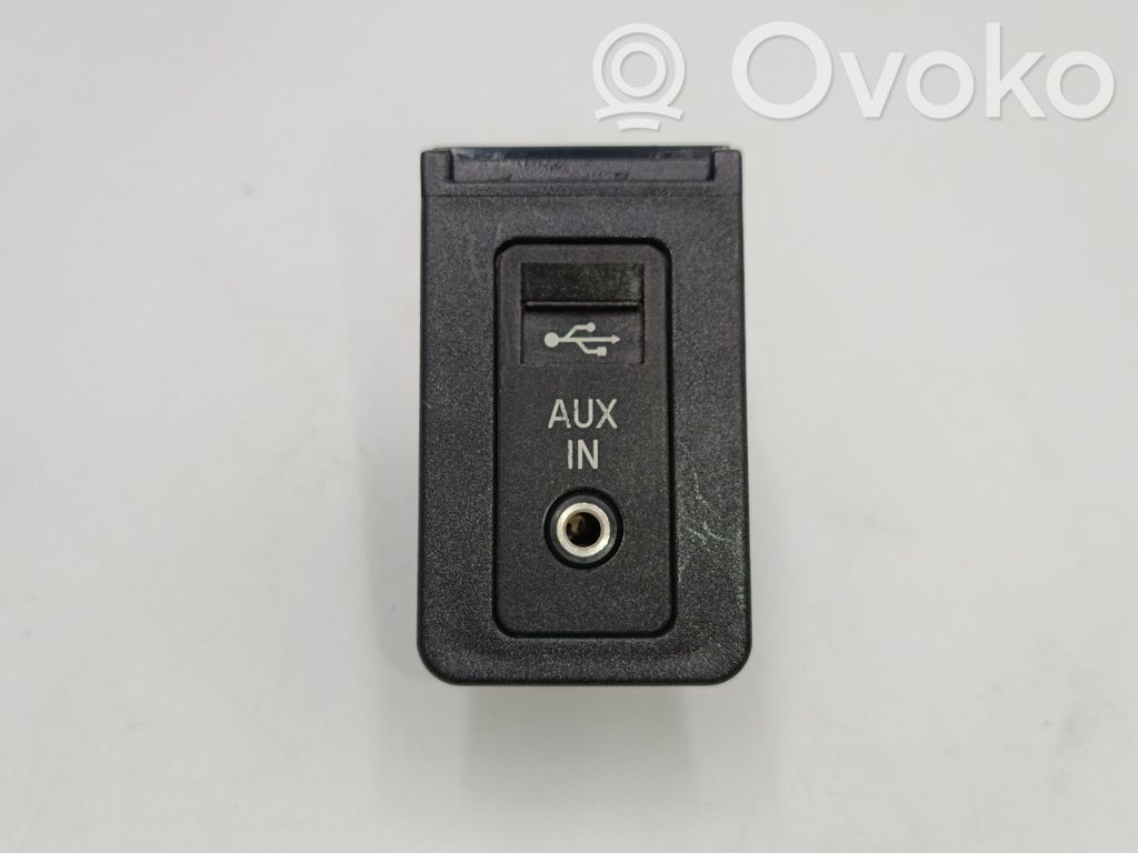 BMW 5 E60 E61 USB jungtis 