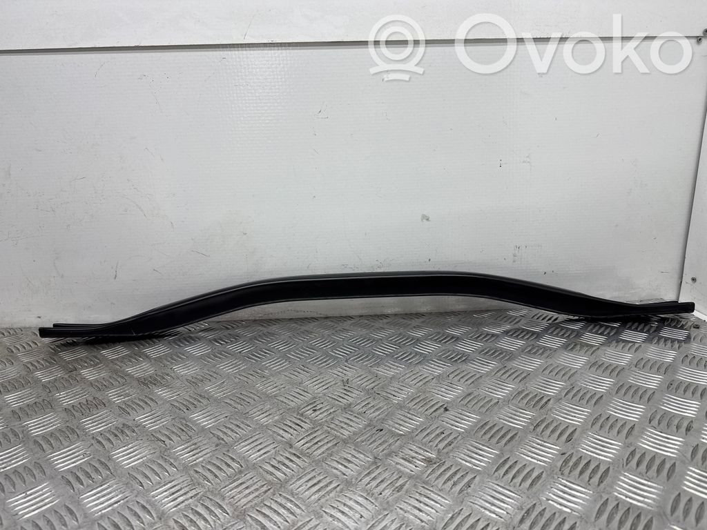 BMW X3 E83 Alte piese compartiment motor 