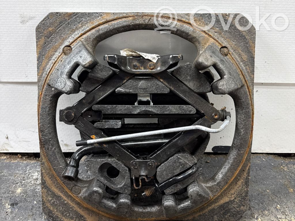 Ford C-MAX I Tunkki 