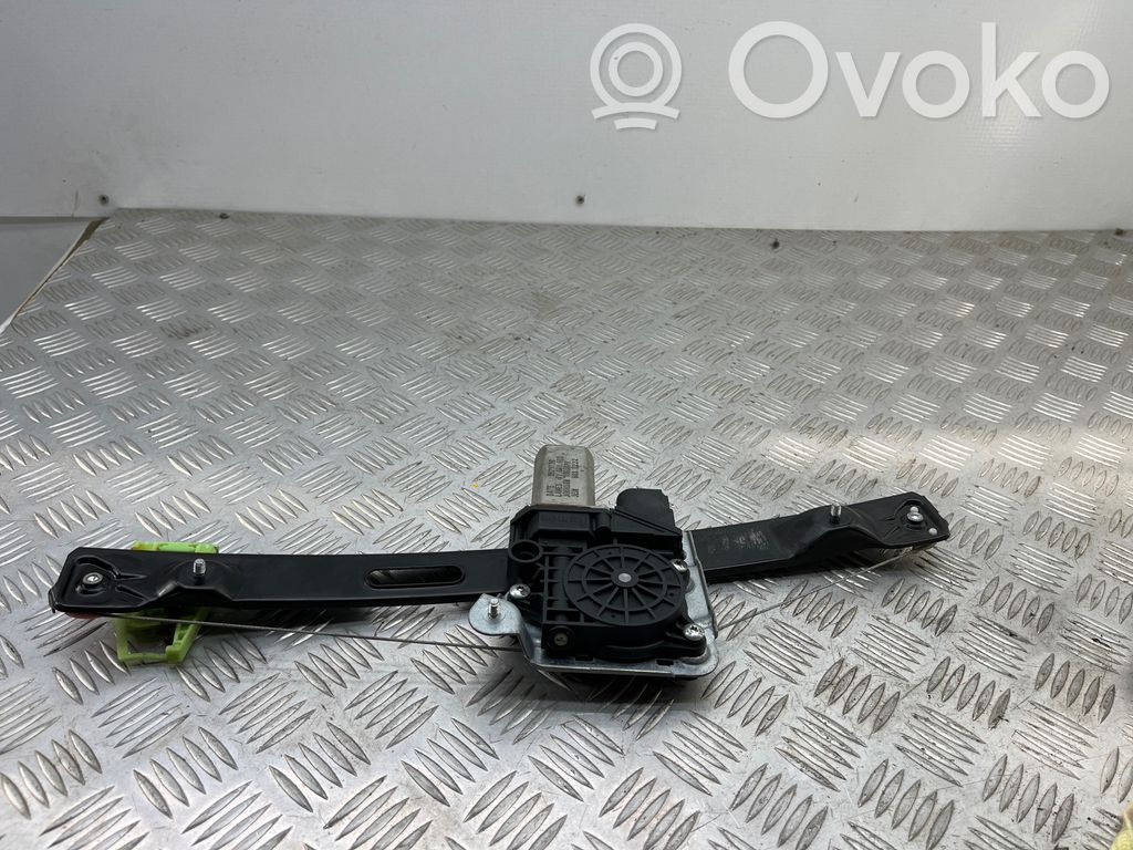 Rear door manual window regulator