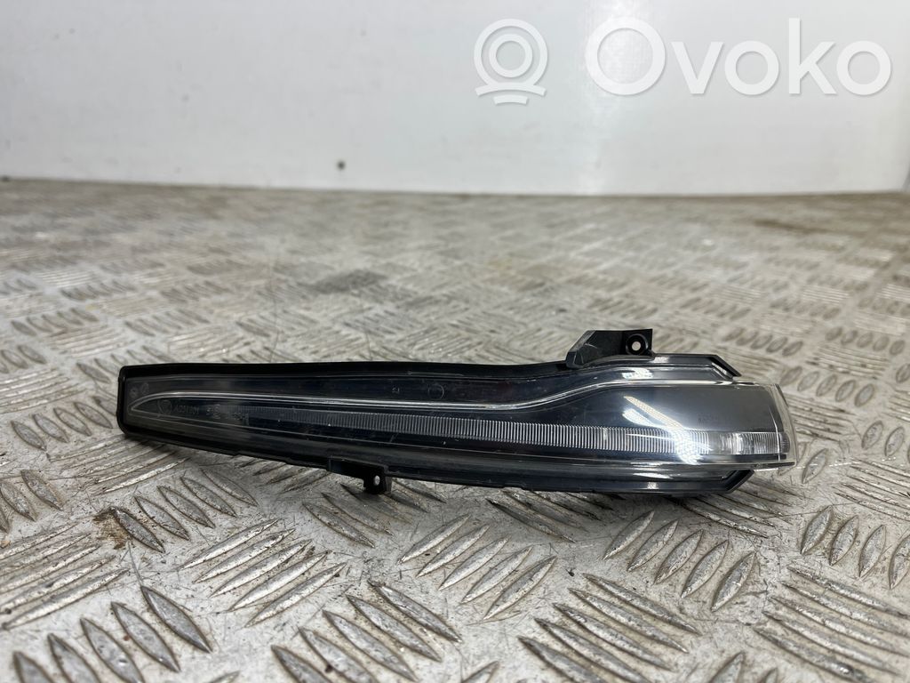 Mercedes-Benz C W205 Semnalizator pe oglindă 