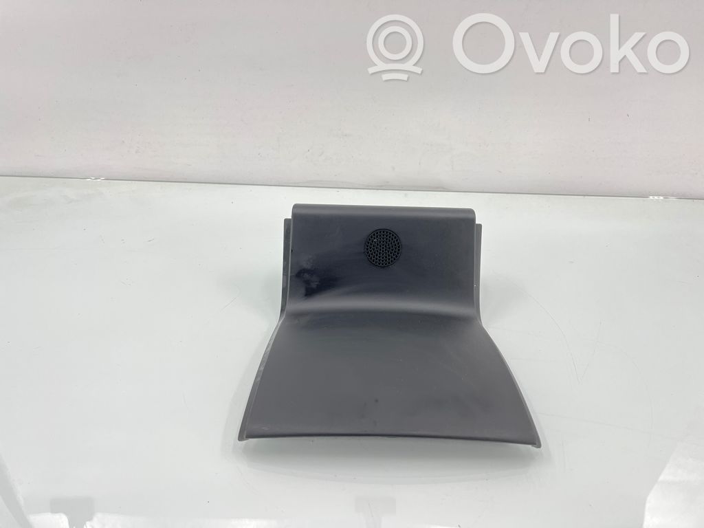 Tesla Model S Kita salono detalė 