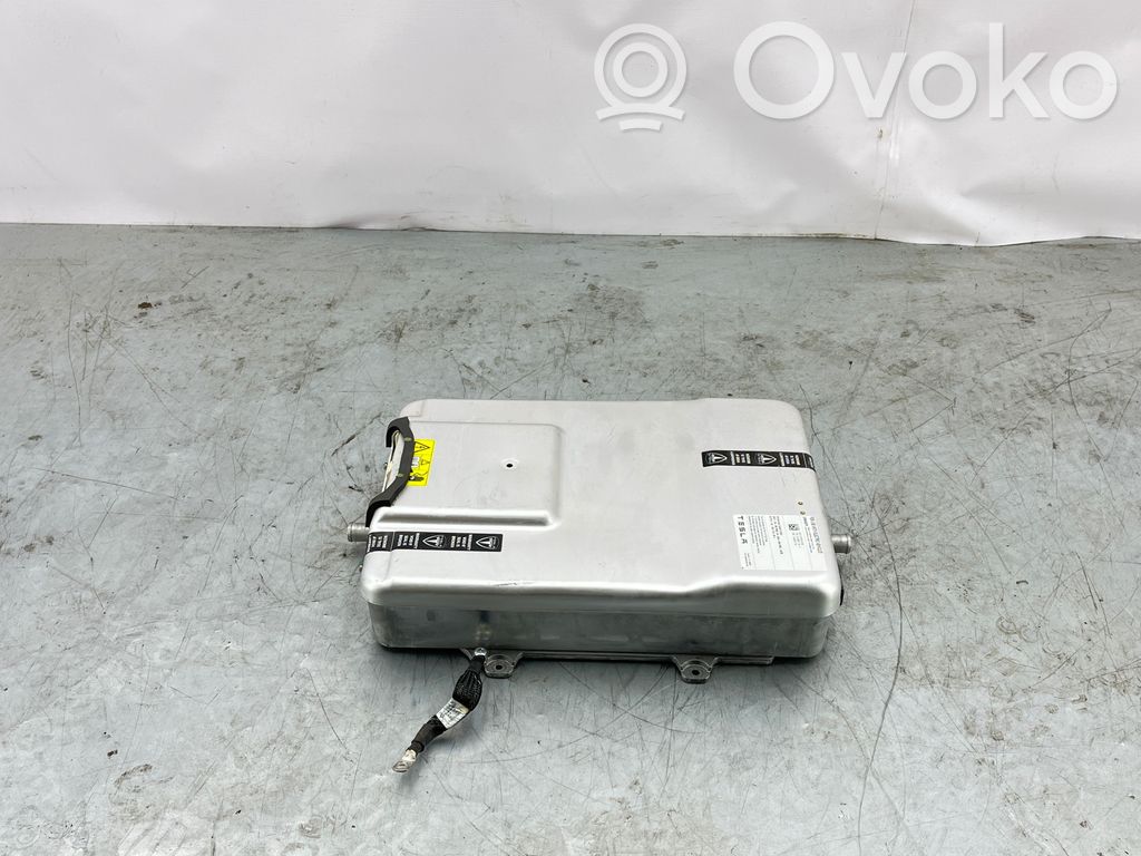 Inversor/convertidor de voltaje   101496300C