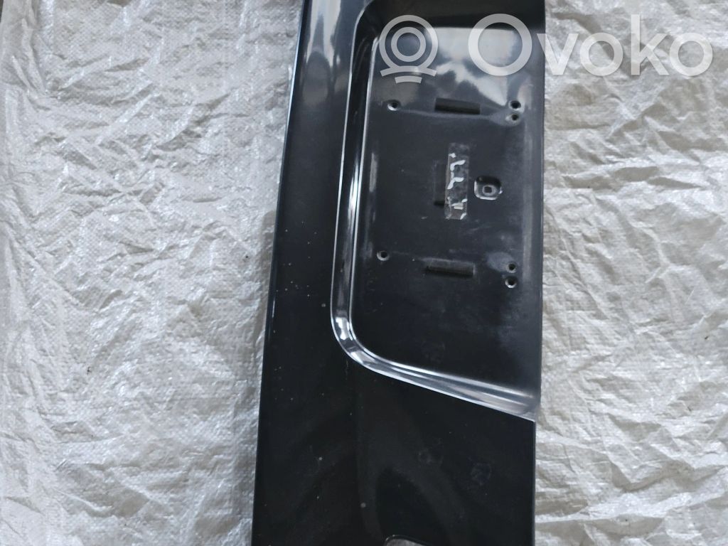 BMW 7 F01 F02 F03 F04 Apdaila galinio dangčio 