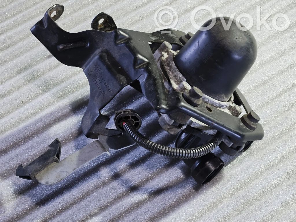 BMW 3 E90 E91 Toissijainen ilmapumppu 
