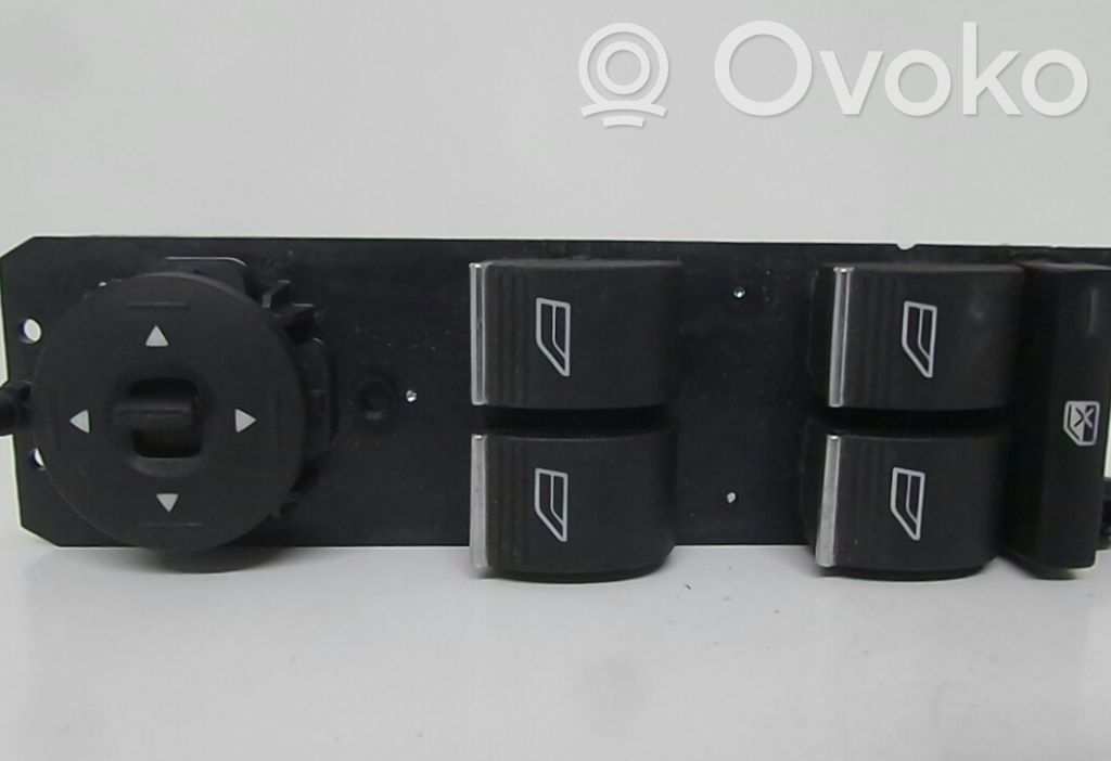 Electric window control switch   F1ET14A132CC