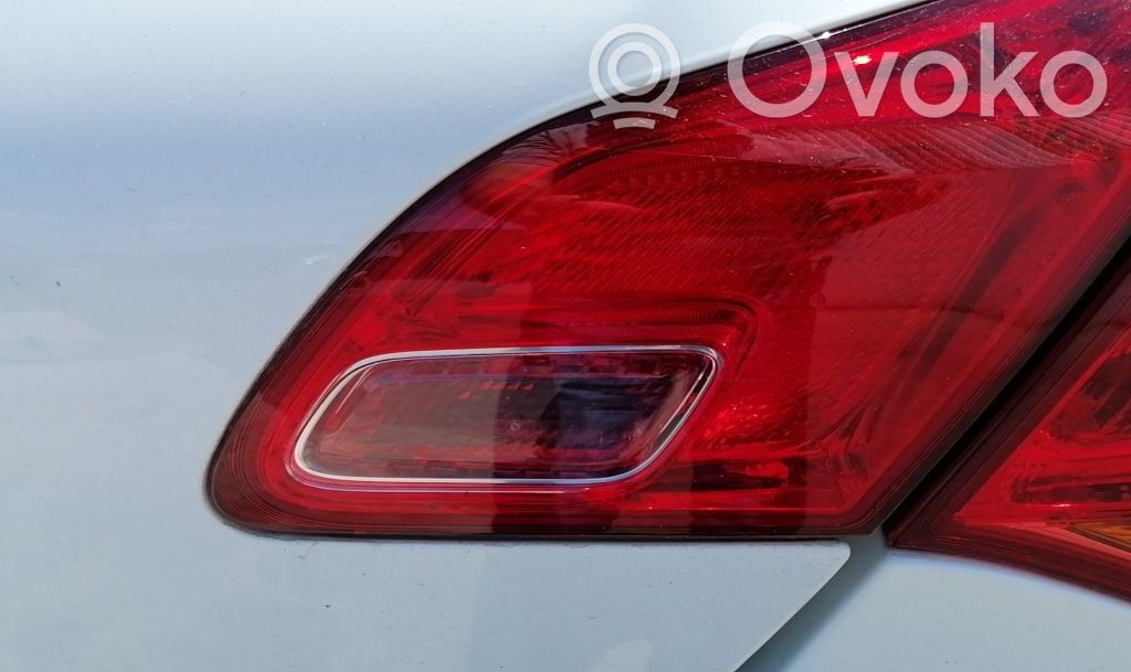 Opel Astra J Lampă spate în capacul portbagajului 