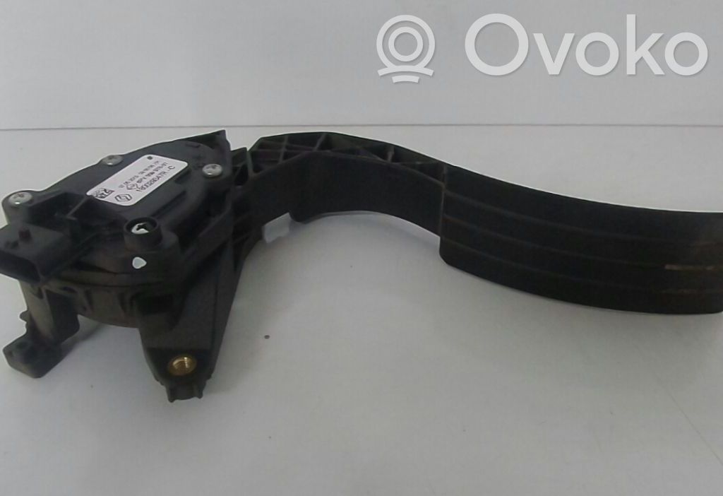 Akceleratoriaus pedalas   180029347R