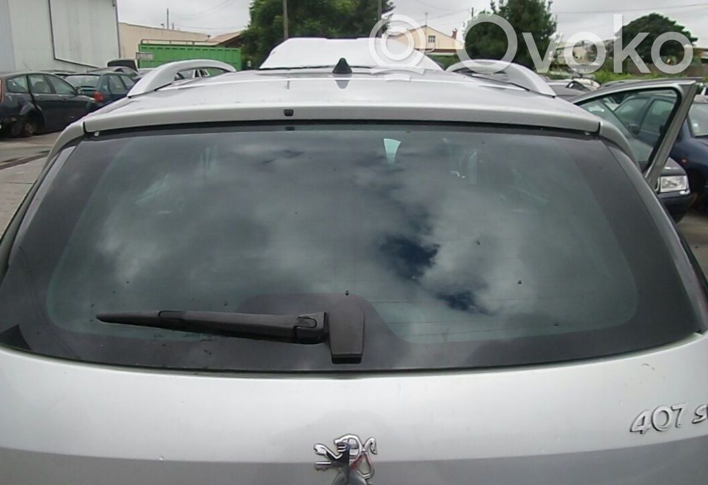 Peugeot 407 Aizmugurējais stikls 