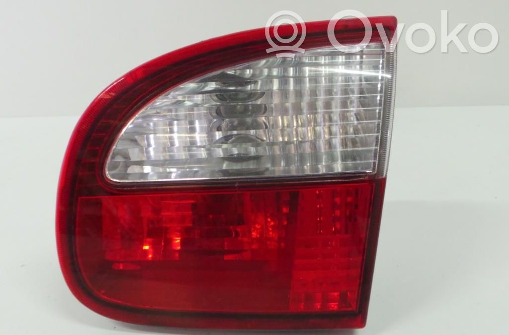 Tailgate rear/tail lights