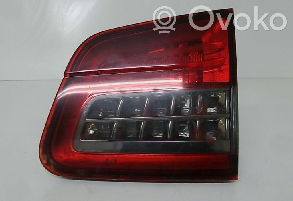 Tailgate rear/tail lights