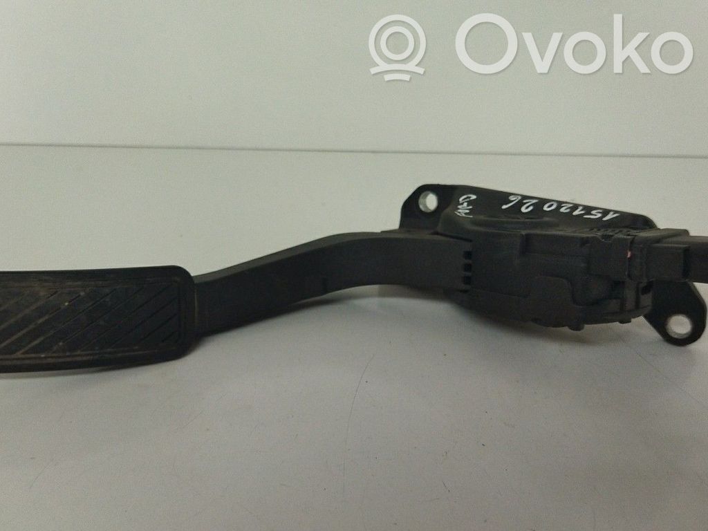 Akceleratoriaus pedalas   8V219F836AA