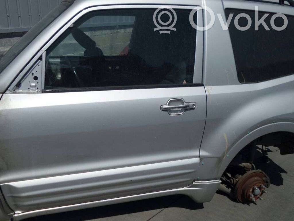 Mitsubishi Pajero Puerta delantera 