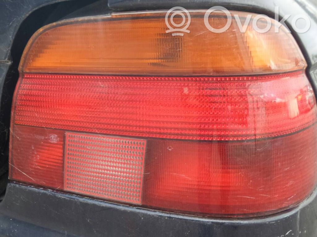 BMW 5 E39 Задний фонарь в кузове 