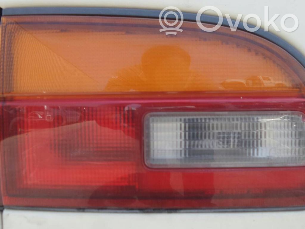 Mitsubishi L400, Space Gear Galinis žibintas dangtyje 