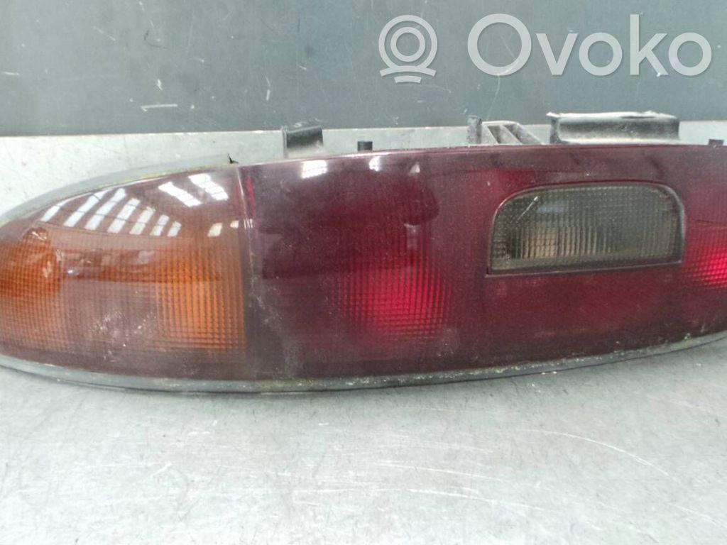 Mazda MX-3 Galinis žibintas dangtyje 