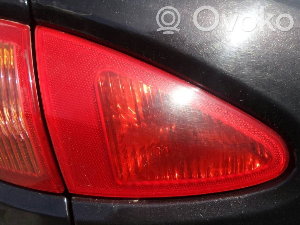 Alfa Romeo 147 Aizmugurējais lukturis pārsegā 