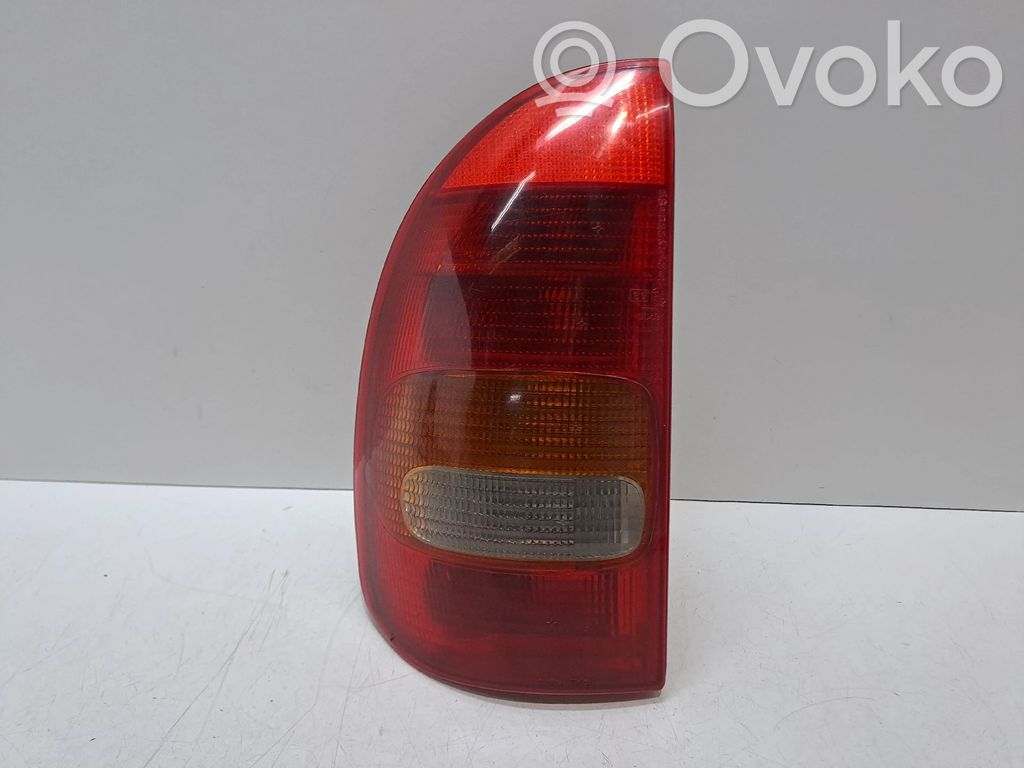 Tailgate rear/tail lights