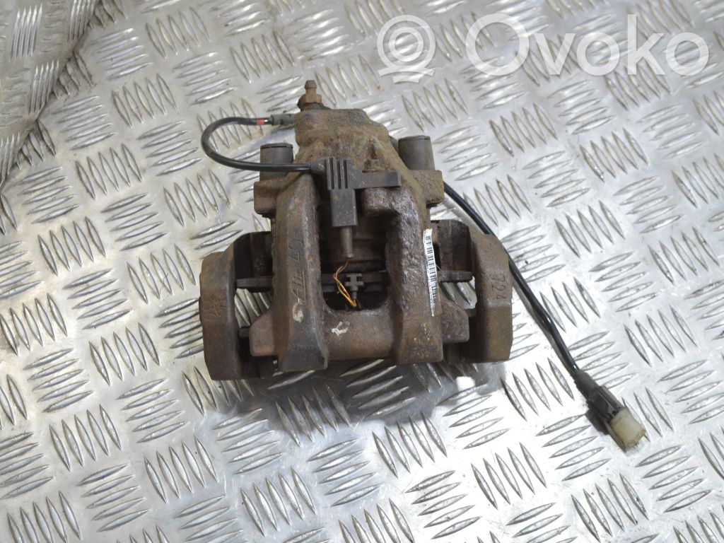 Mercedes-Benz ML W164 Tylny zacisk hamulcowy 