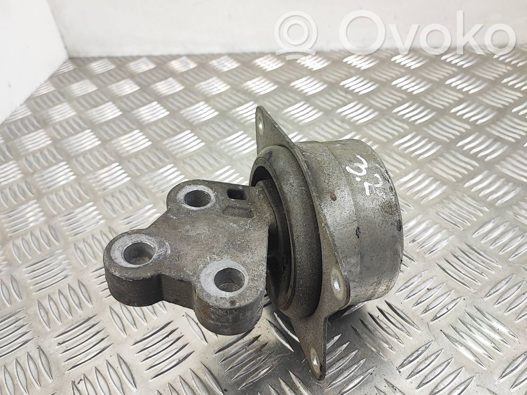 Opel Vectra C Engine mount bracket 