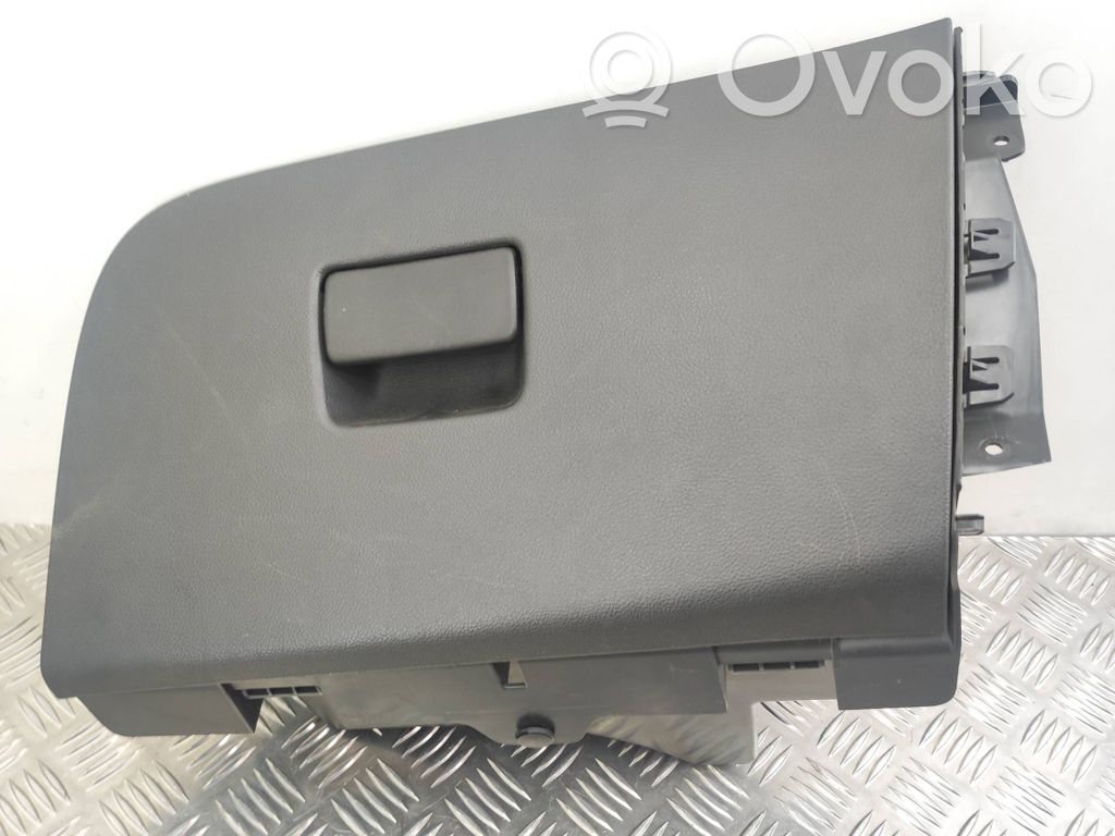 Opel Astra K Mantu nodalījums 