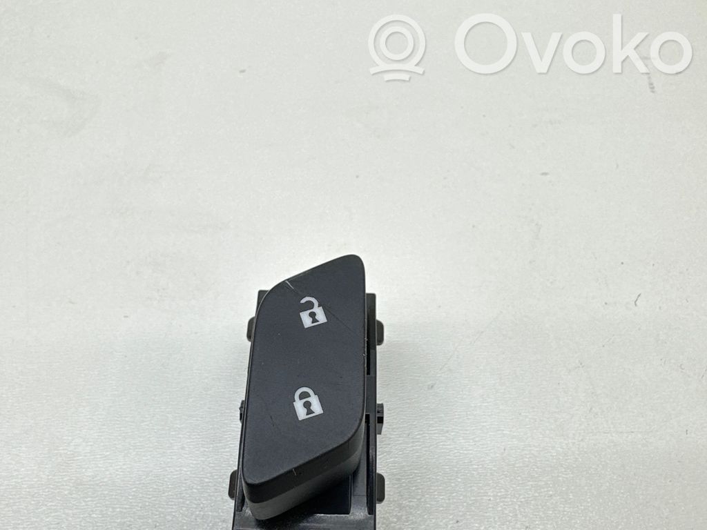 Opel Astra K Central locking switch button 