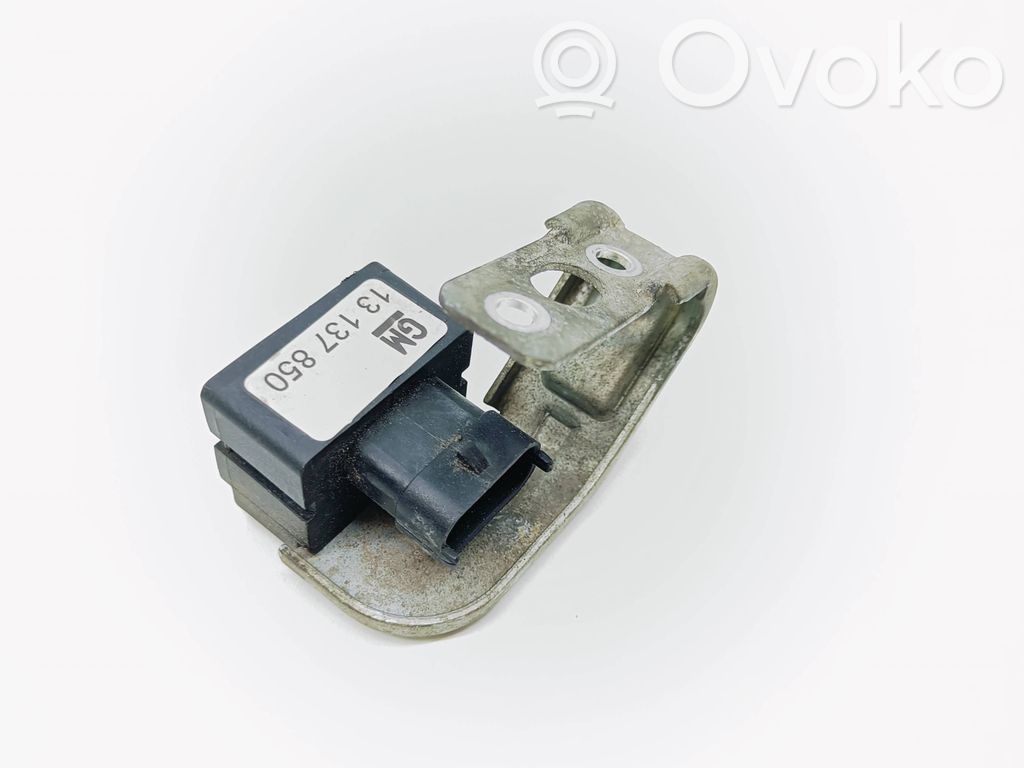 Opel Zafira B Sensor 
