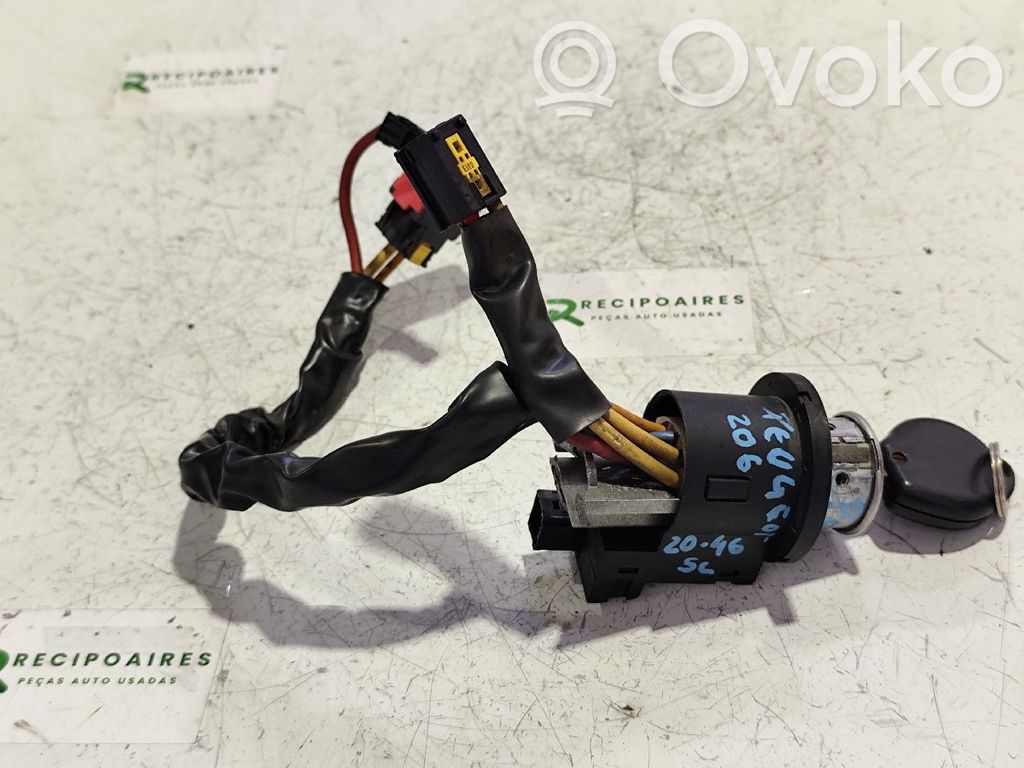 Engine start stop button switch