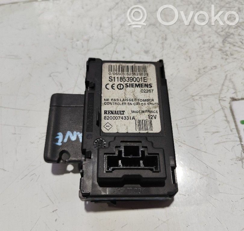 Engine start stop button switch   8200074331A,S118539001E