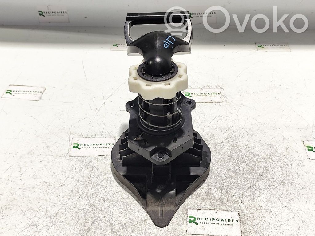 Renault Clio III Spare wheel mounting bracket 