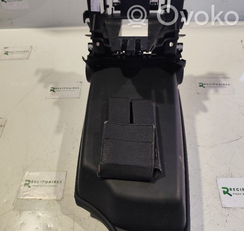Armrest   916093502