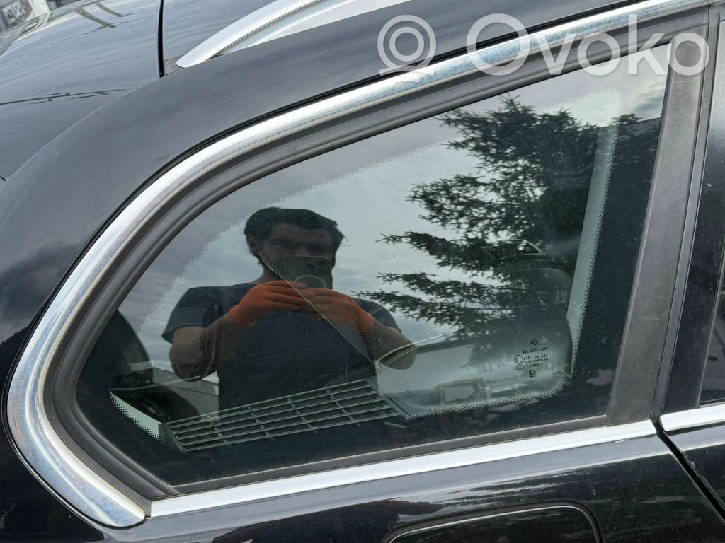 Rear side window