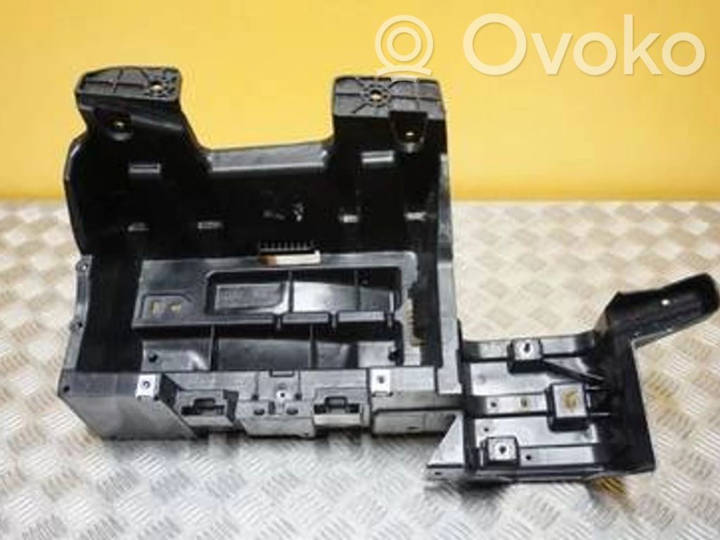 Dodge RAM Akkulaatikon alusta 