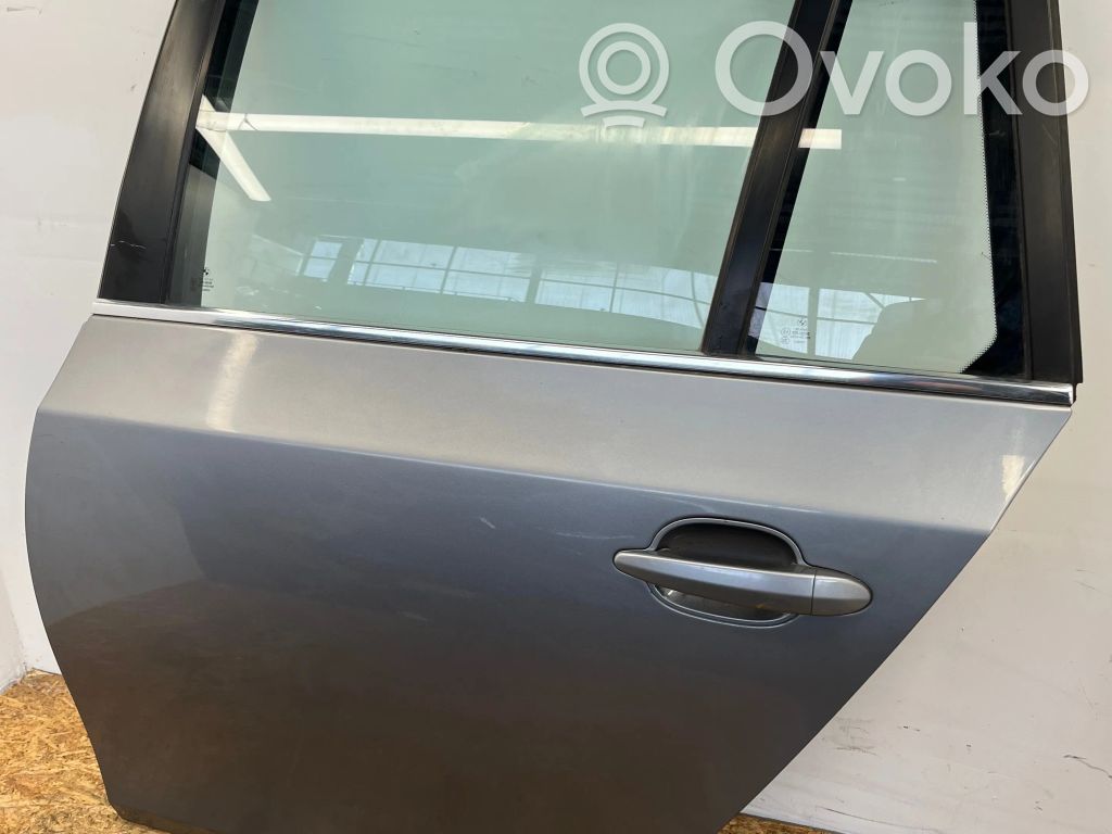 Rear door   7L11