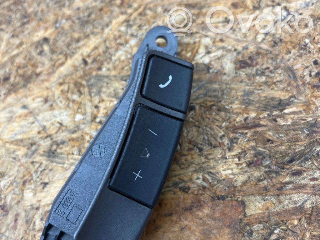Boutons / interrupteurs volant   6911584,03746730707