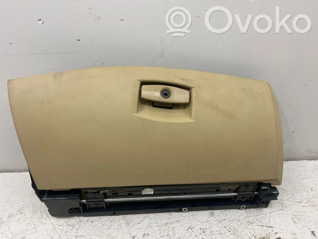 BMW 5 E60 E61 Daiktadėžė 