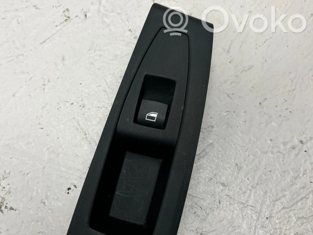 BMW 2 F46 Electric window control switch 