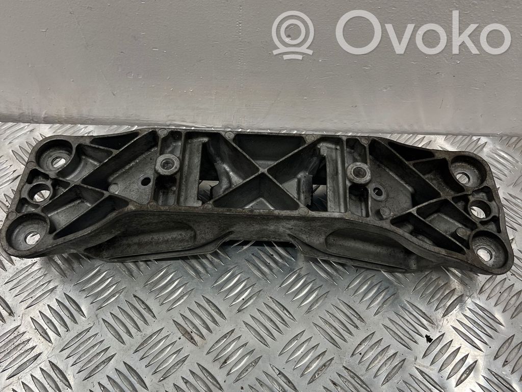 Gearbox mount   6776522