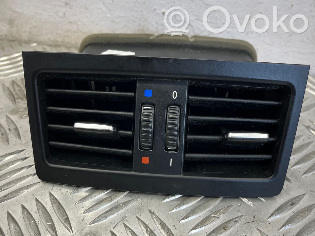 Rejilla de ventilación trasera   7129556,6932024