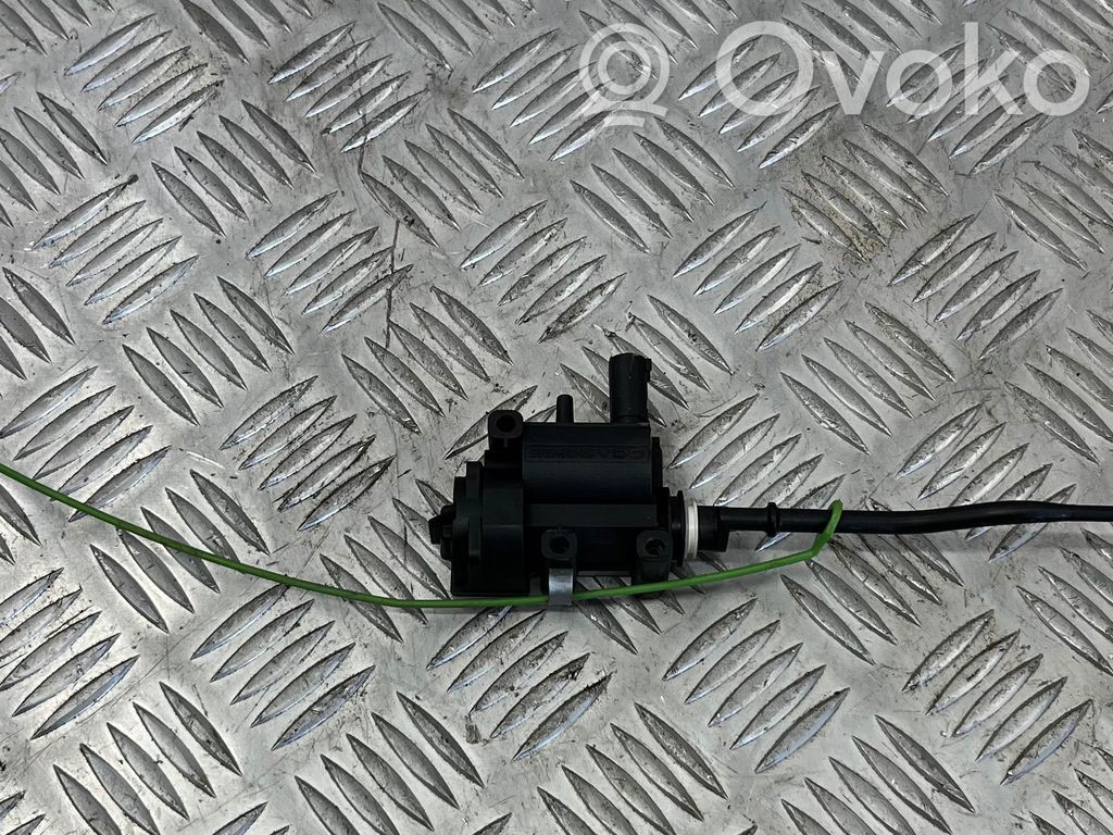 BMW 1 E81 E87 Fuel tank cap lock motor 