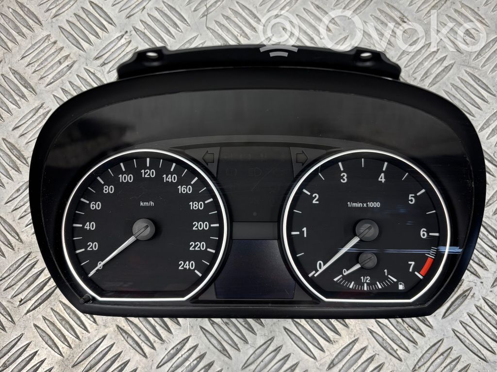 BMW 1 E81 E87 Nopeusmittari (mittaristo) 